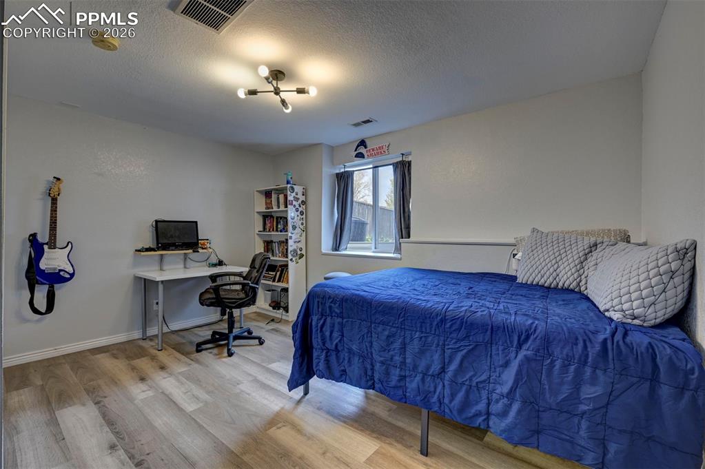 Image 28 of 33: Bedroom #4