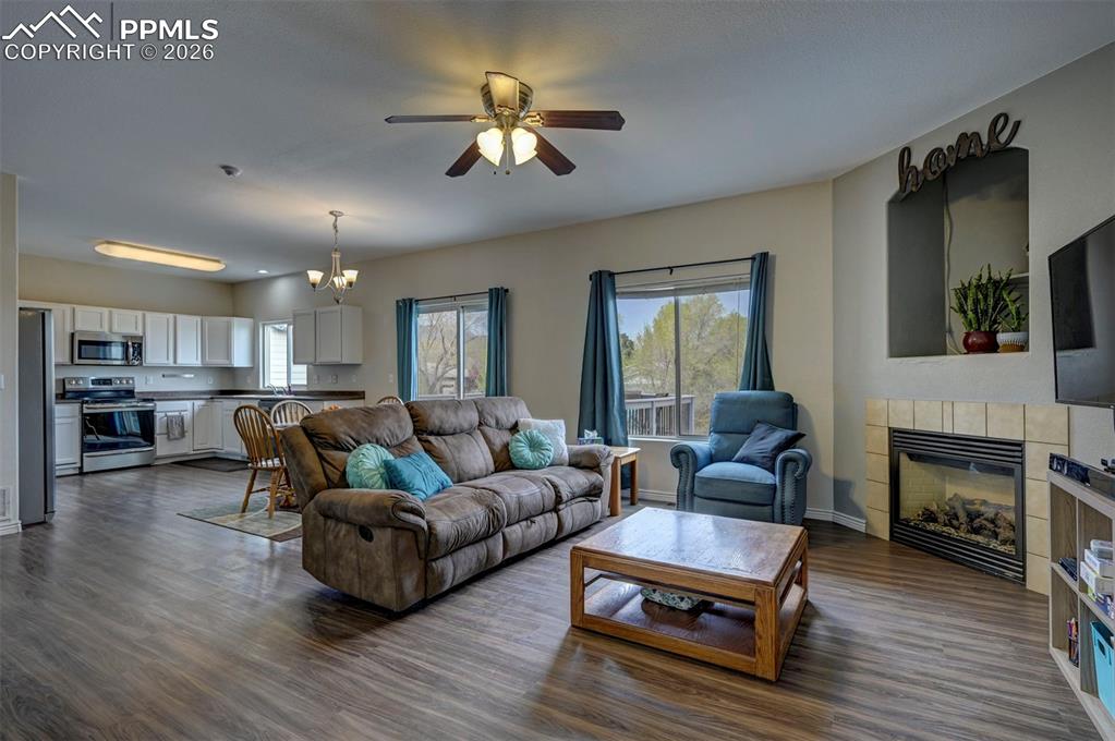 Image 5 of 33: Living Room