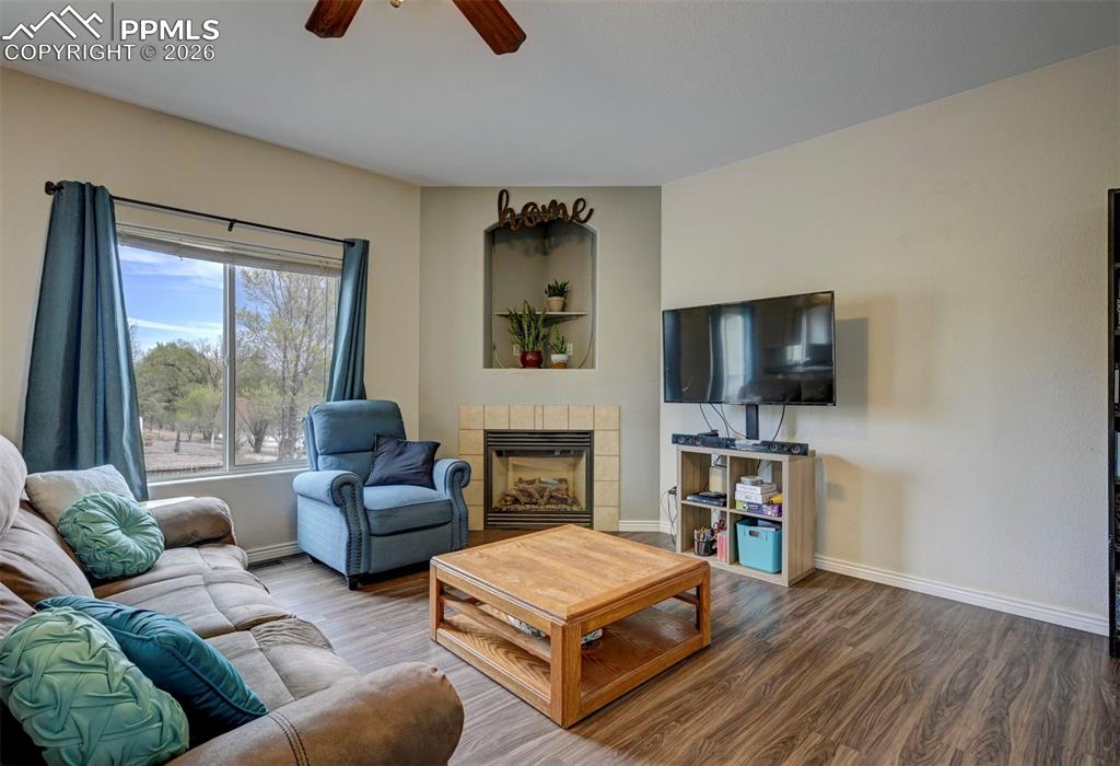 Image 7 of 33: Living Room