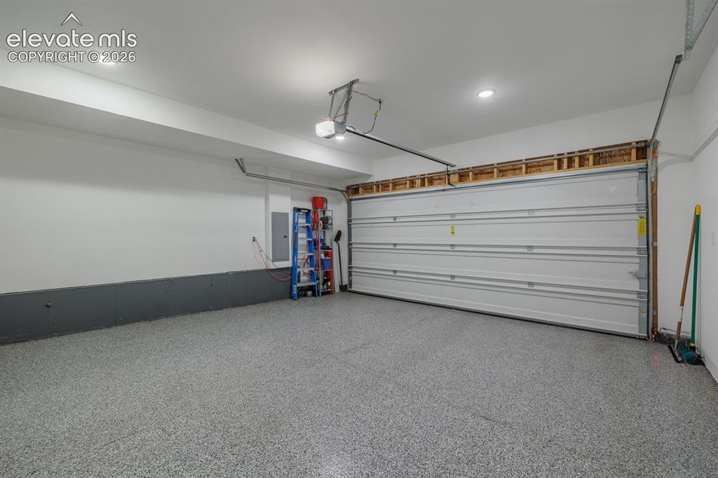Image 10 of 47: Garage
