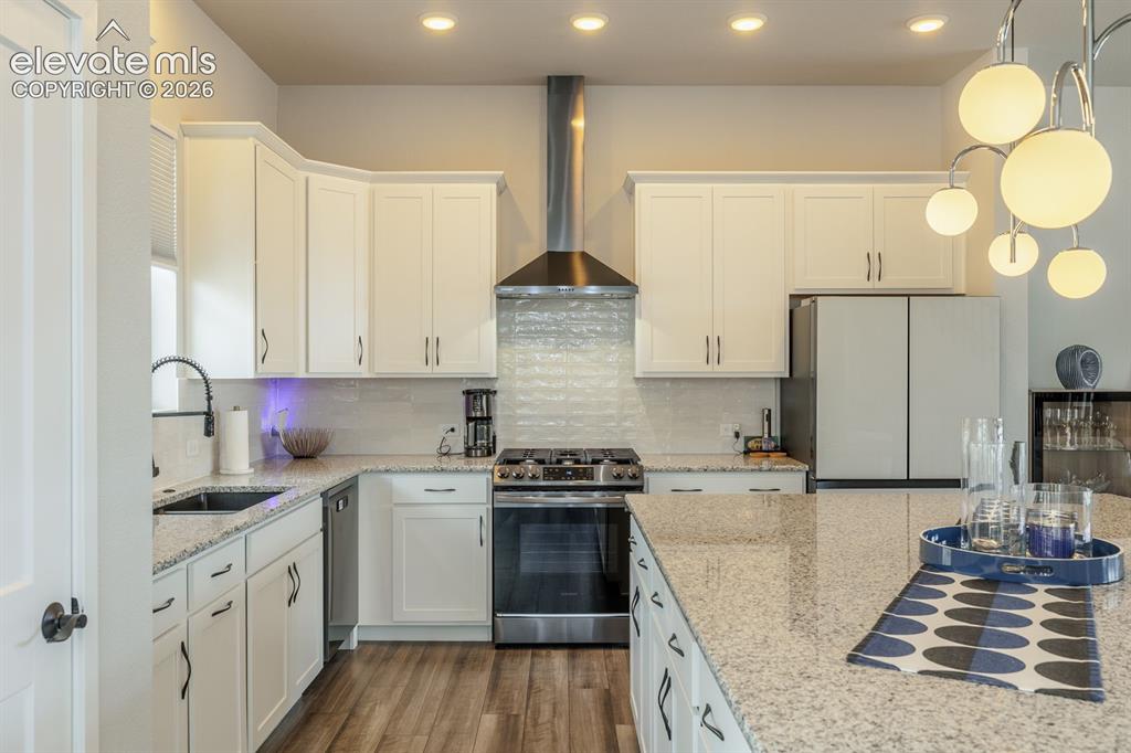 Image 18 of 47: Kitchen