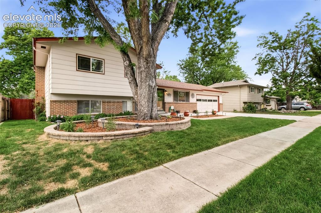 Image 30 of 30: Centrally Located On A Quiet Street, Well Maintained, Nicely Updated. Don