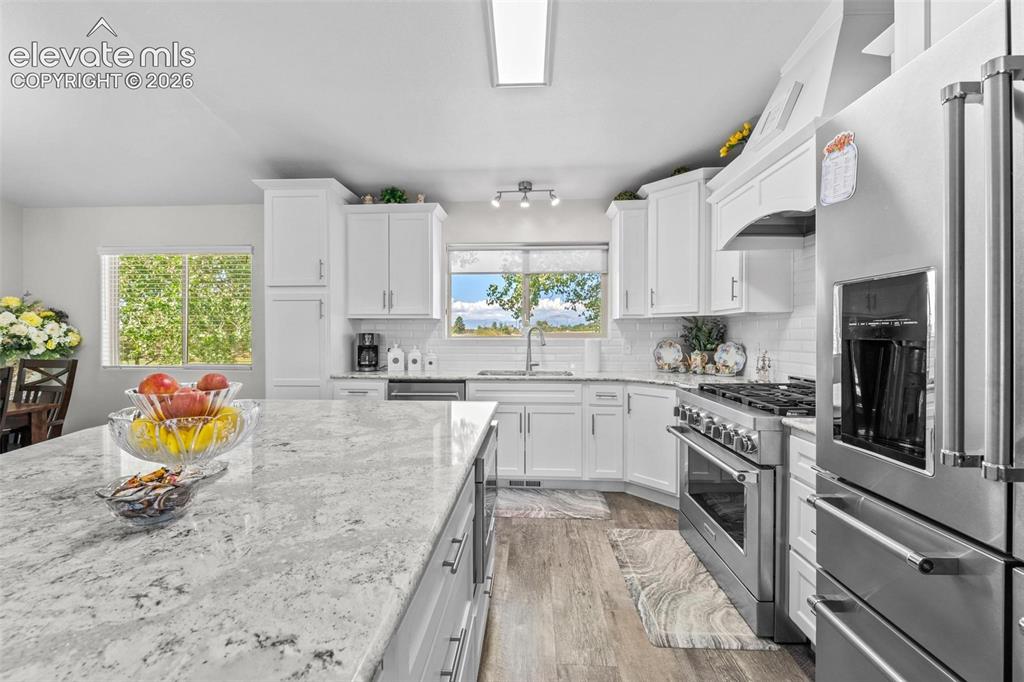 Image 12 of 47: Kitchen