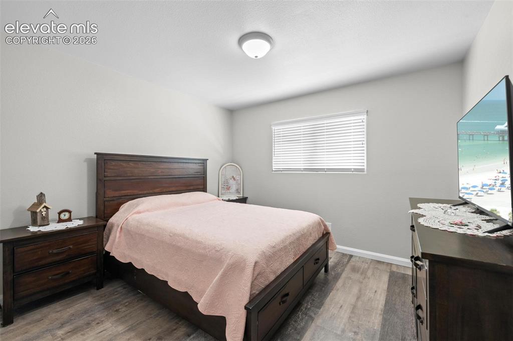 Image 19 of 47: Bedroom