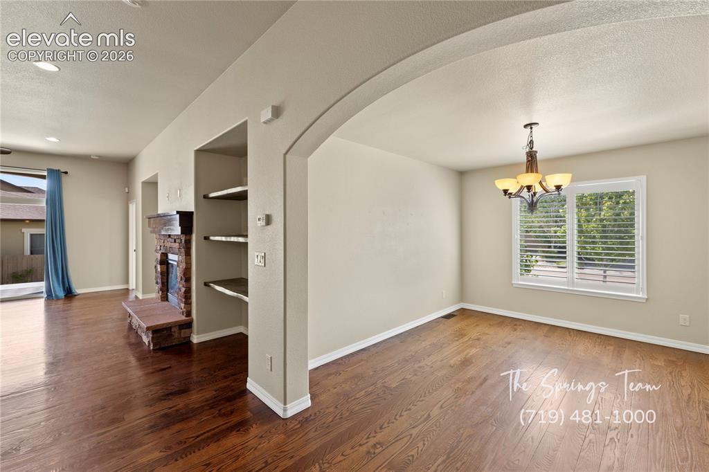 Image 12 of 50: Dining Room