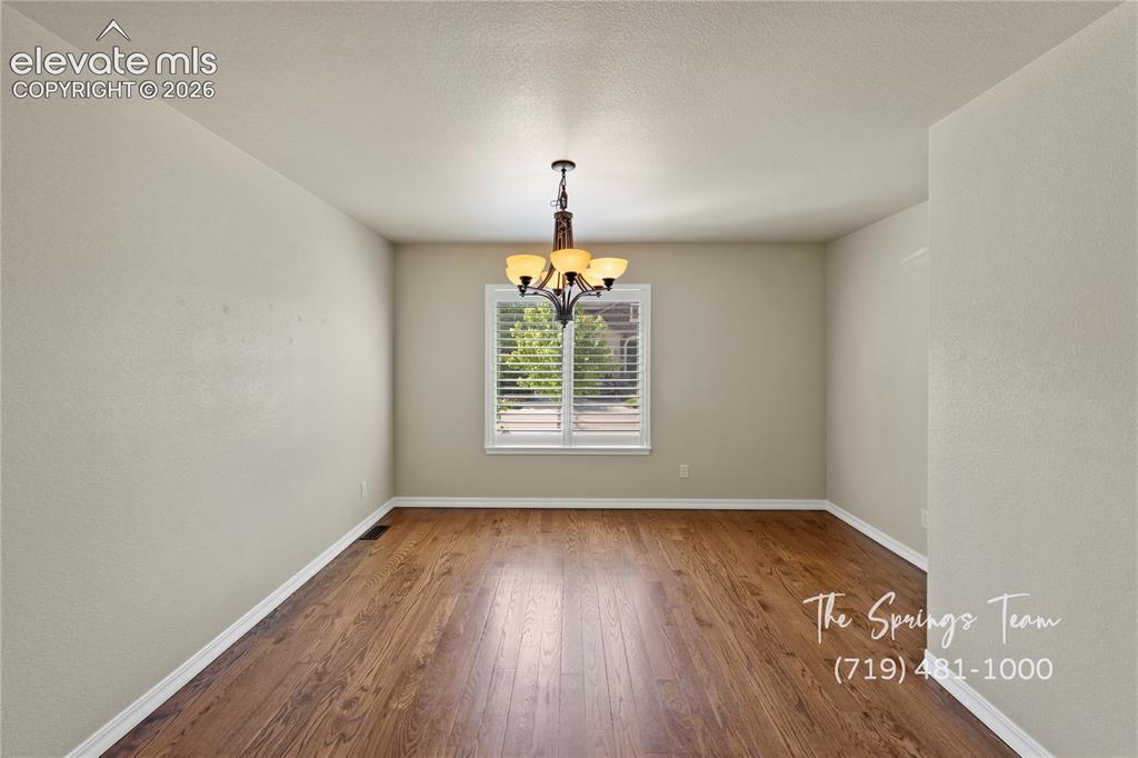 Image 13 of 50: Dining Room