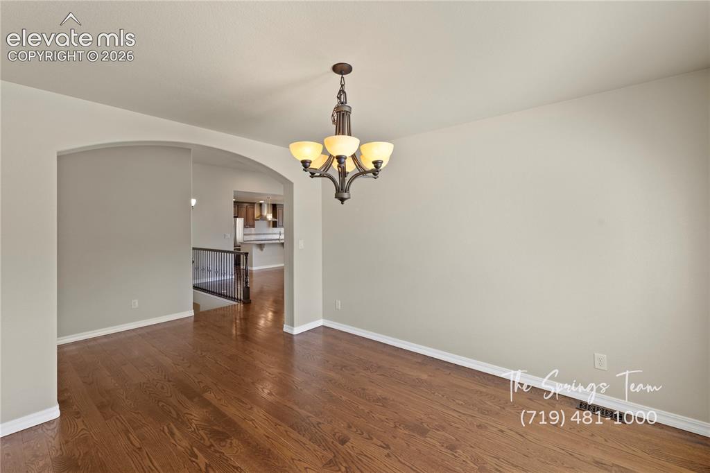 Image 15 of 50: Dining Room