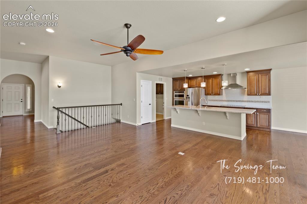 Image 9 of 50: Living Room