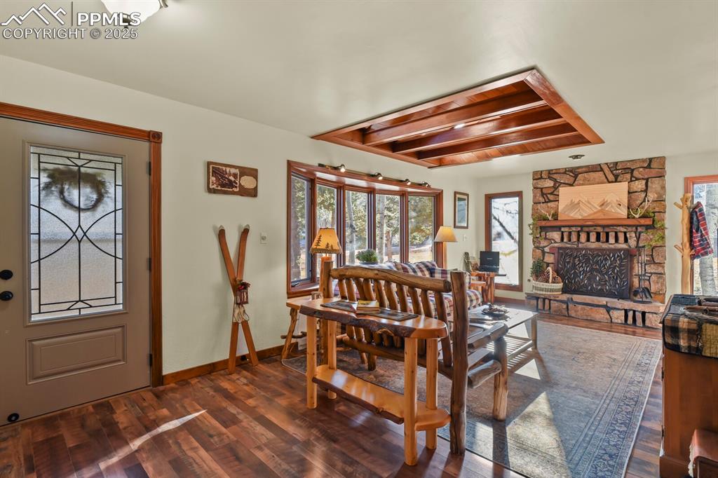 Image 15 of 47: Dining Area