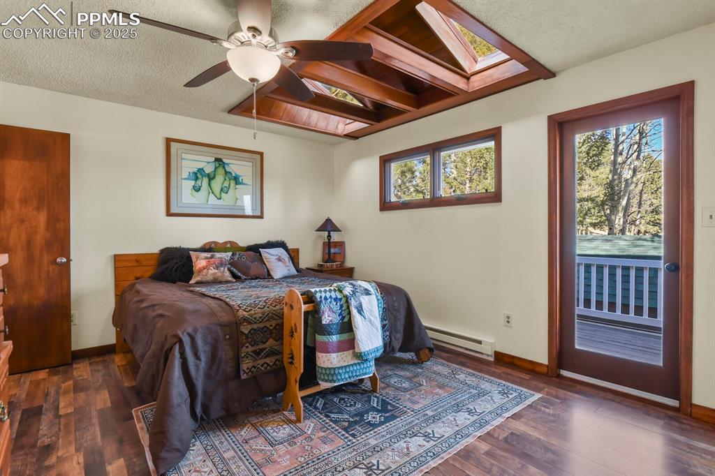 Image 17 of 47: Bedroom