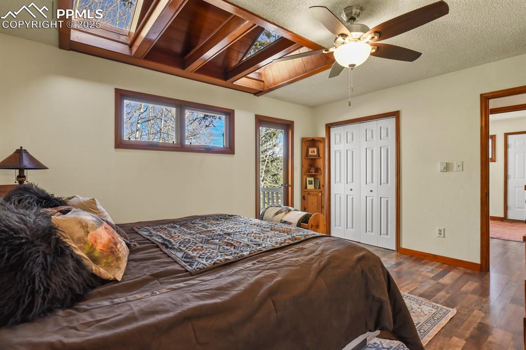 Image 19 of 47: Bedroom