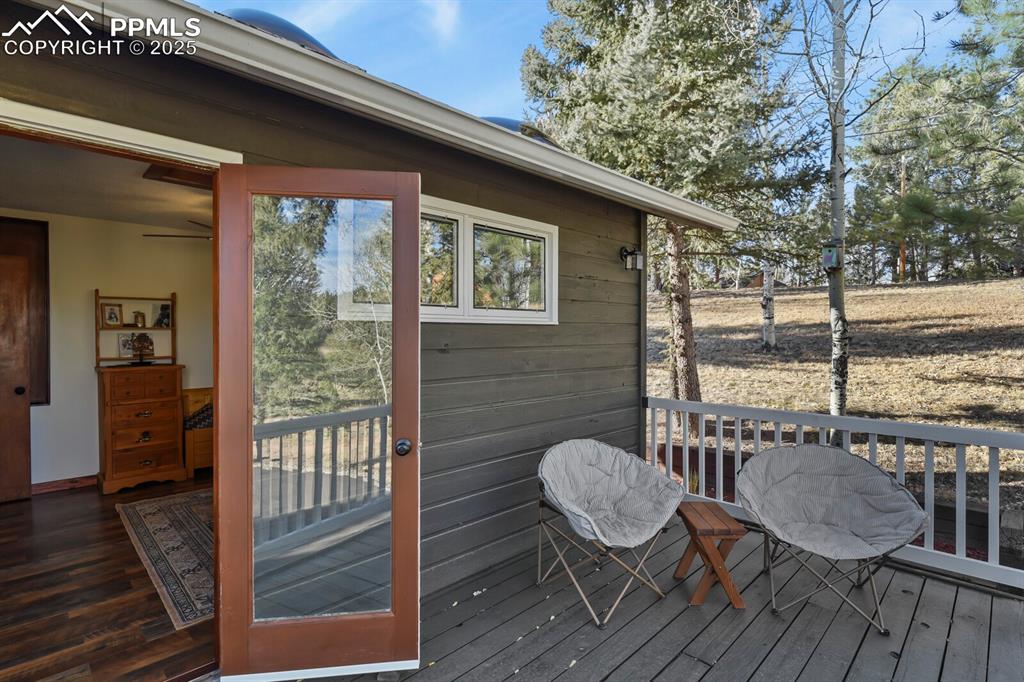 Image 21 of 47: Deck