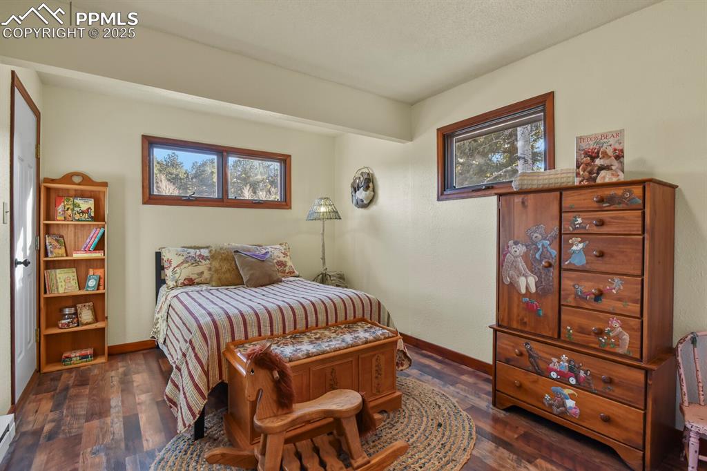 Image 23 of 47: Bedroom