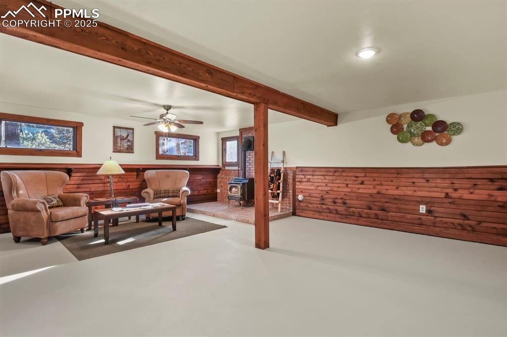 Image 33 of 47: Living Room