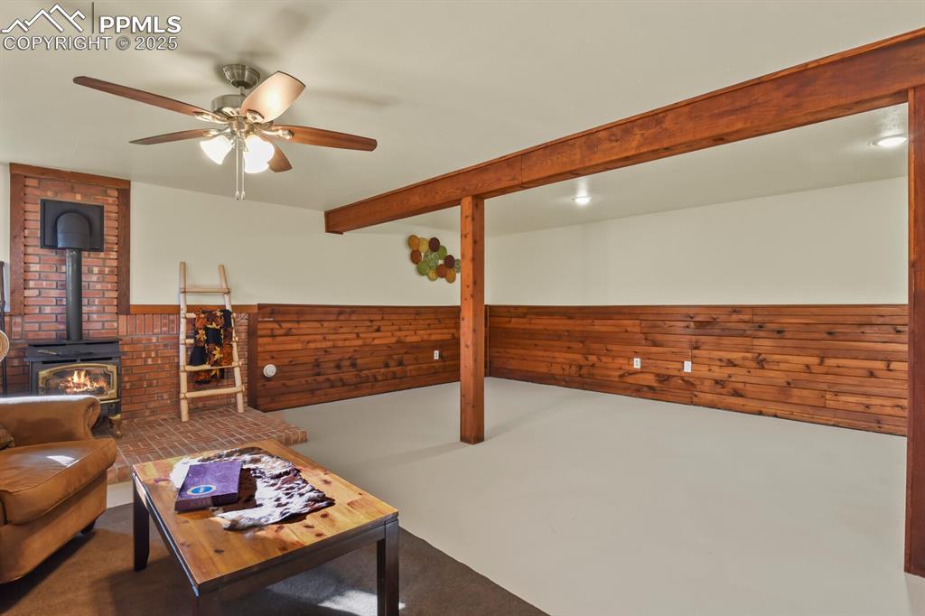 Image 35 of 47: Living Room