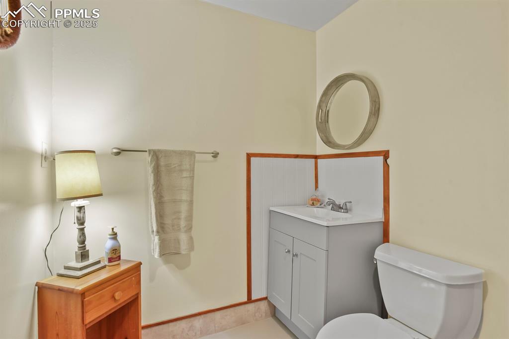 Image 37 of 47: Bathroom