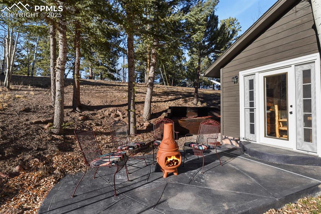 Image 41 of 47: Patio