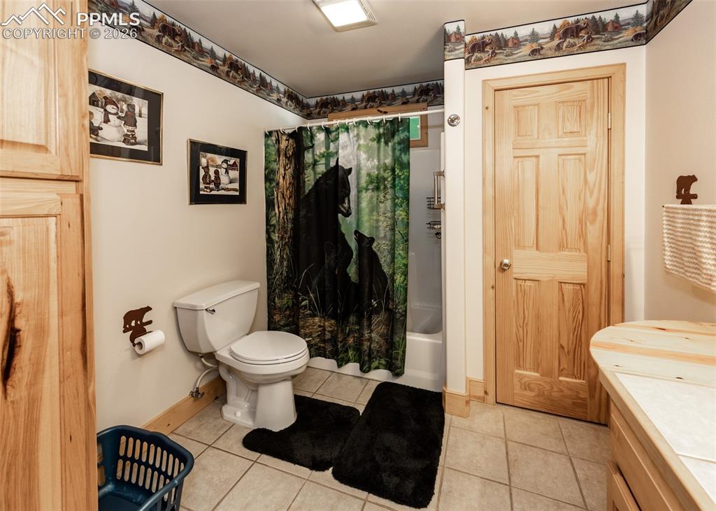 Image 43 of 50: Bathroom