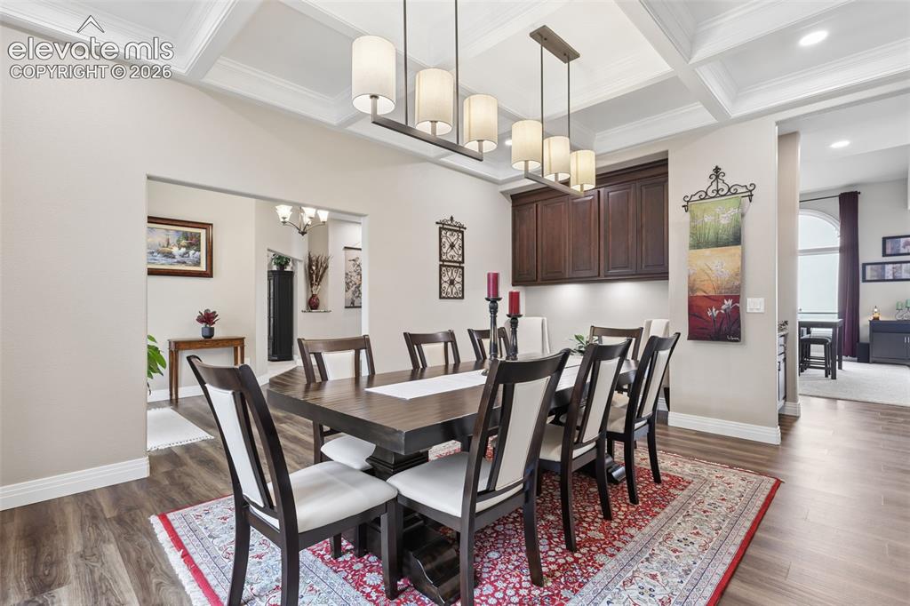 Image 15 of 50: Dining Area