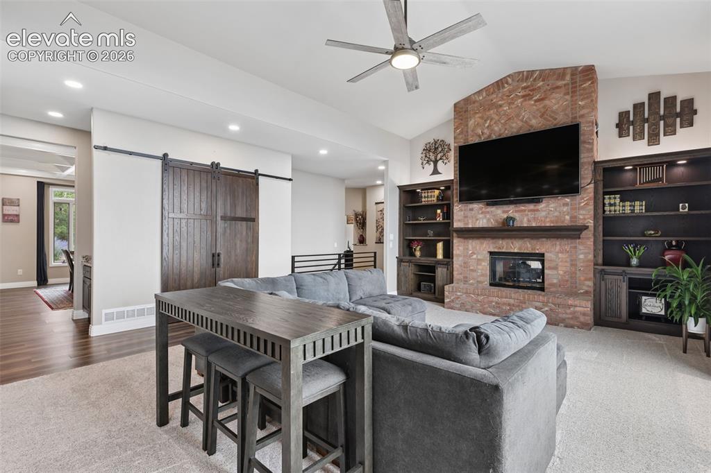 Image 19 of 50: Living Room