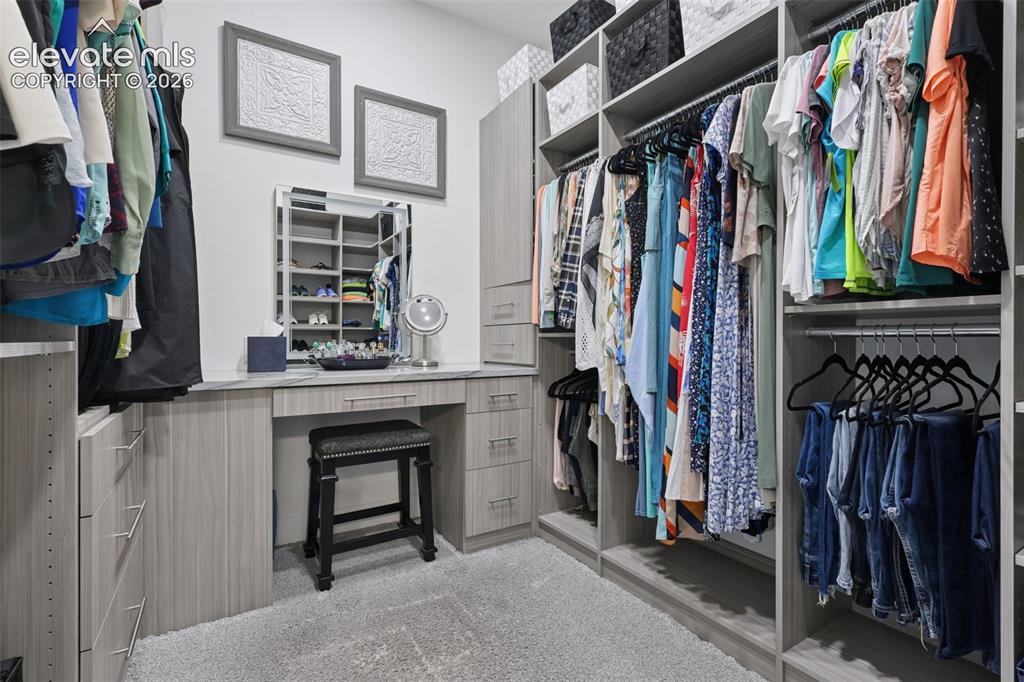 Image 34 of 50: Walk-In Closets