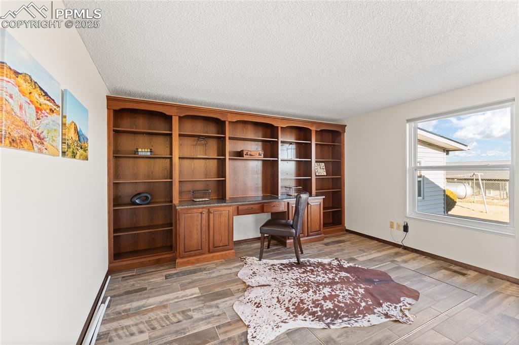 Image 13 of 46: Office