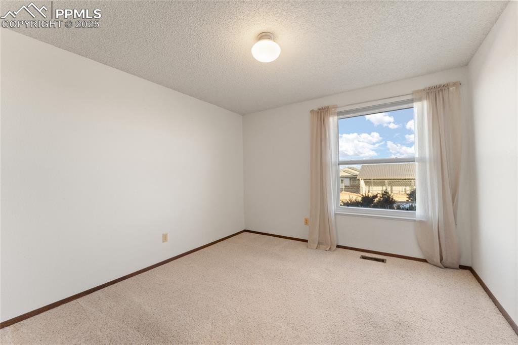 Image 18 of 46: Bedroom