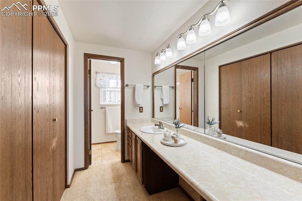 Image 21 of 46: Bathroom