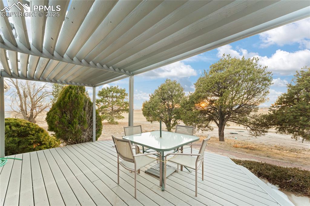 Image 29 of 46: Deck