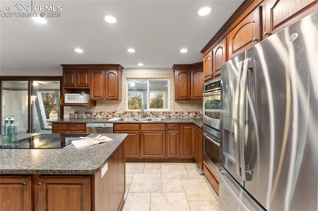 Image 6 of 46: Kitchen