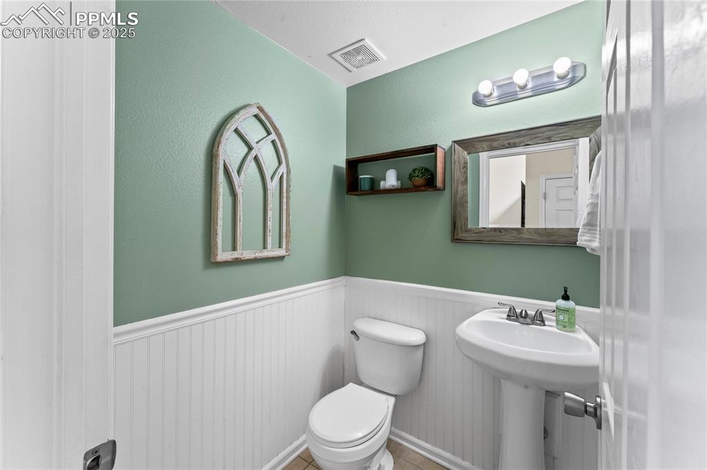 Image 10 of 20: Bathroom
