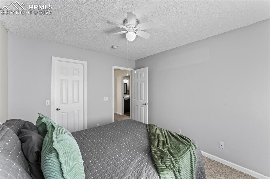 Image 15 of 20: Bedroom