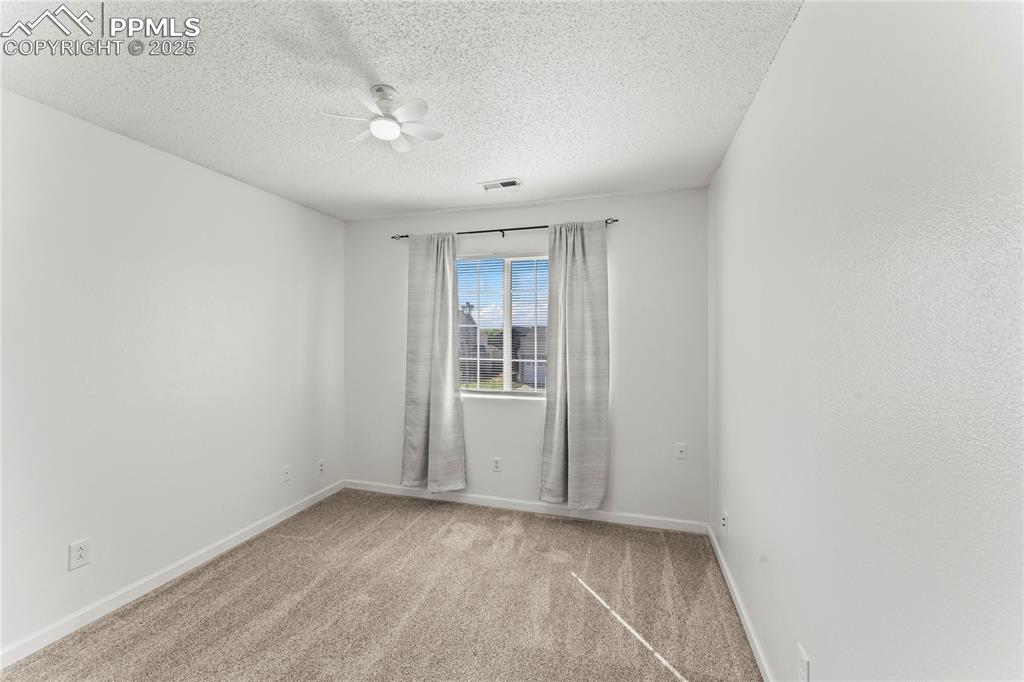 Image 16 of 20: Bedroom
