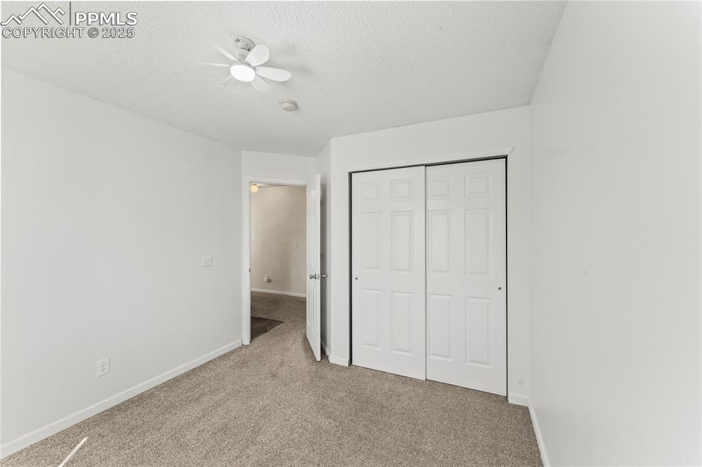 Image 17 of 20: Bedroom