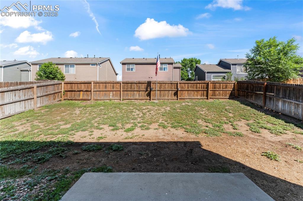 Image 20 of 20: Yard