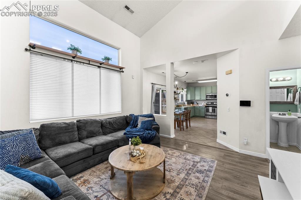 Image 6 of 20: Living Room