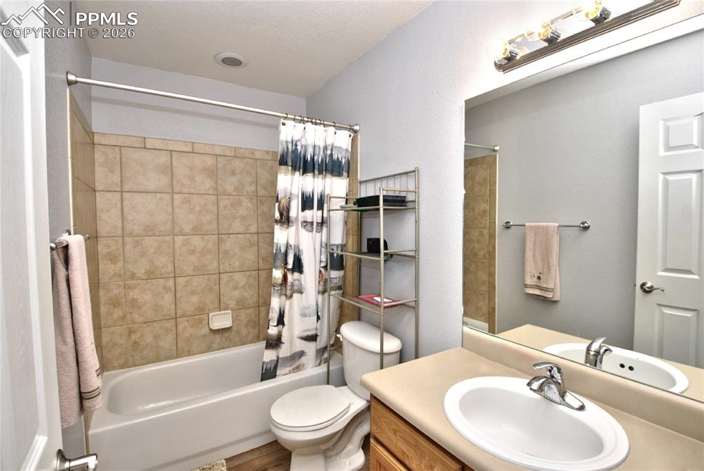 Image 19 of 29: Bathroom