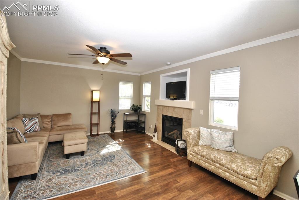 Image 5 of 29: Living Room