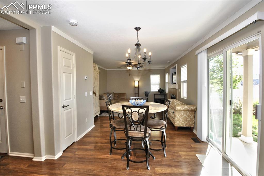 Image 6 of 29: Dining Area