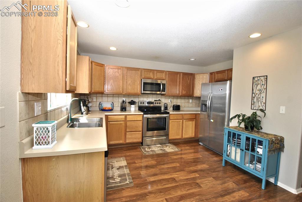 Image 9 of 29: Kitchen