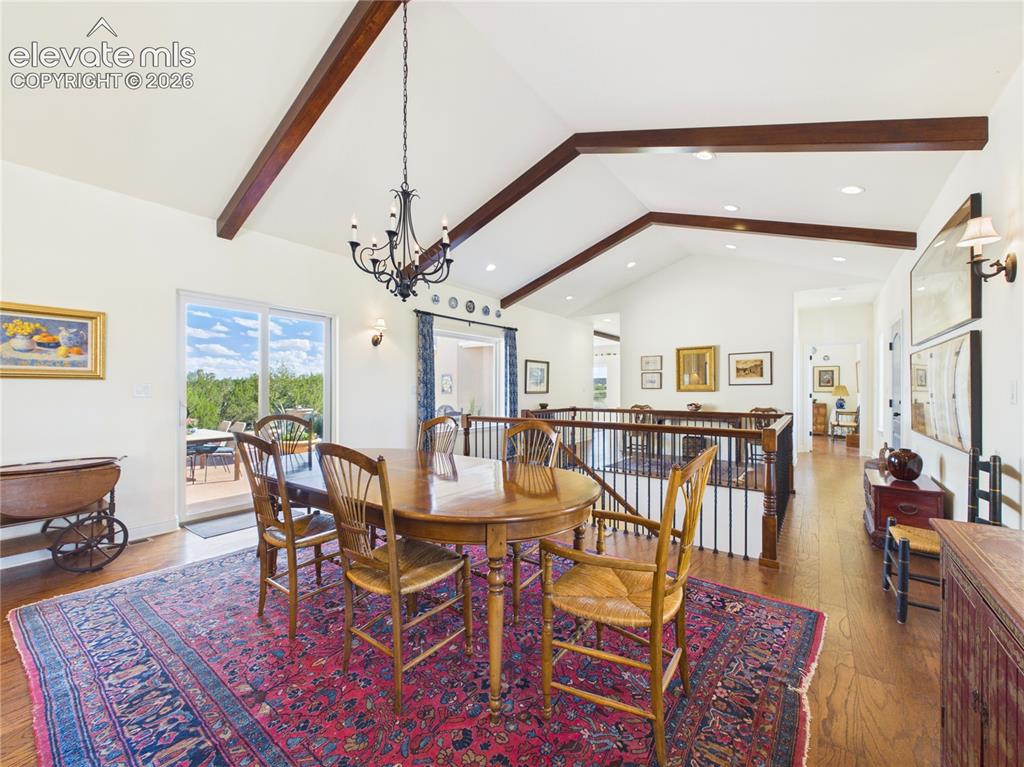Image 10 of 50: Dining Area