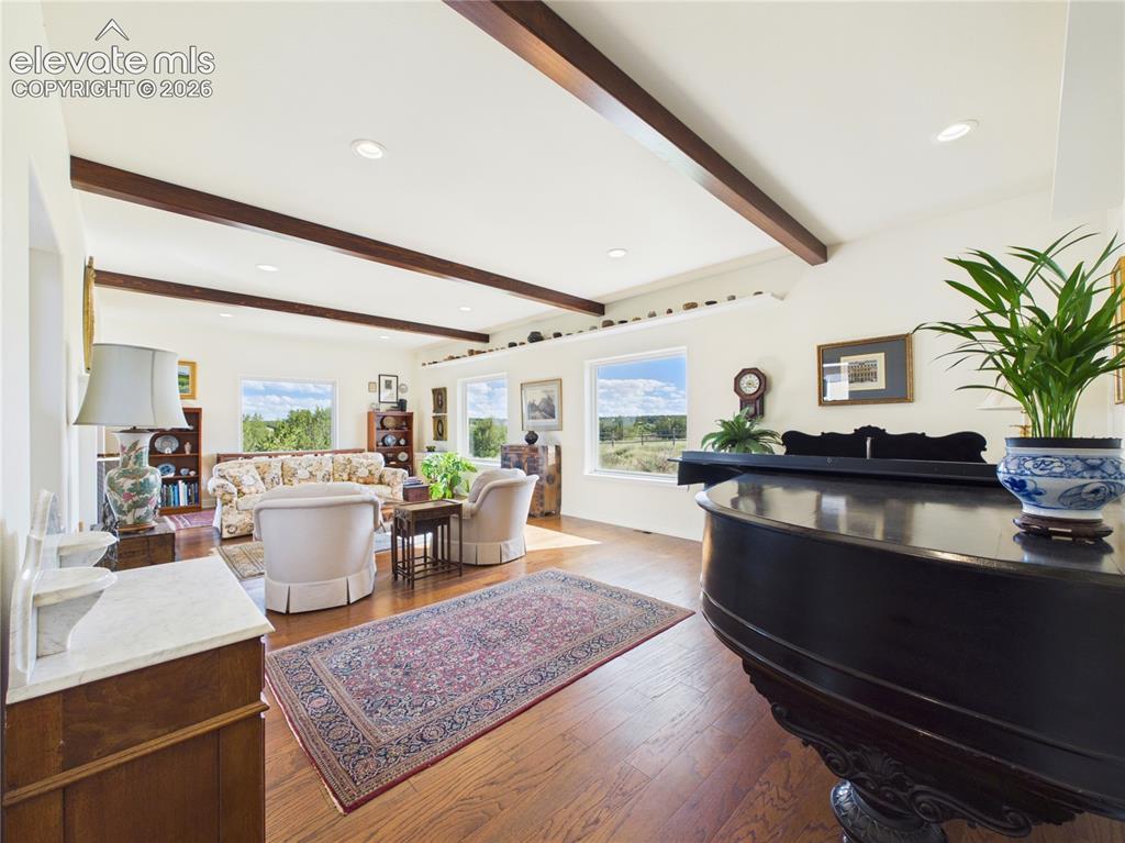 Image 16 of 50: Living Room