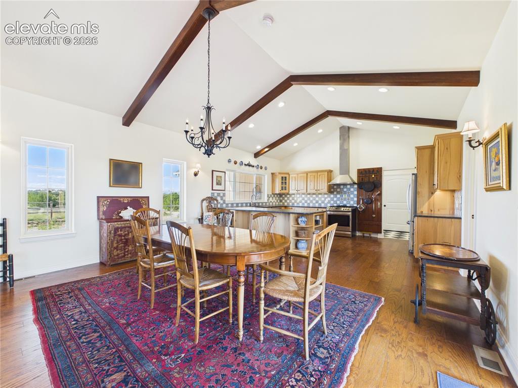 Image 9 of 50: Dining Area