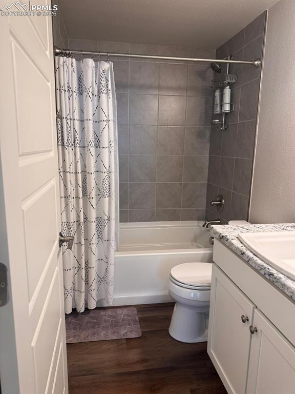 Image 19 of 42: Bedroom Main