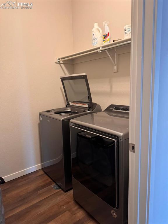 Image 21 of 42: Main Floor Bathroom