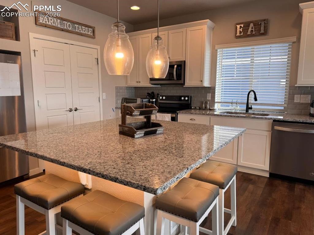 Image 4 of 42: Kitchen