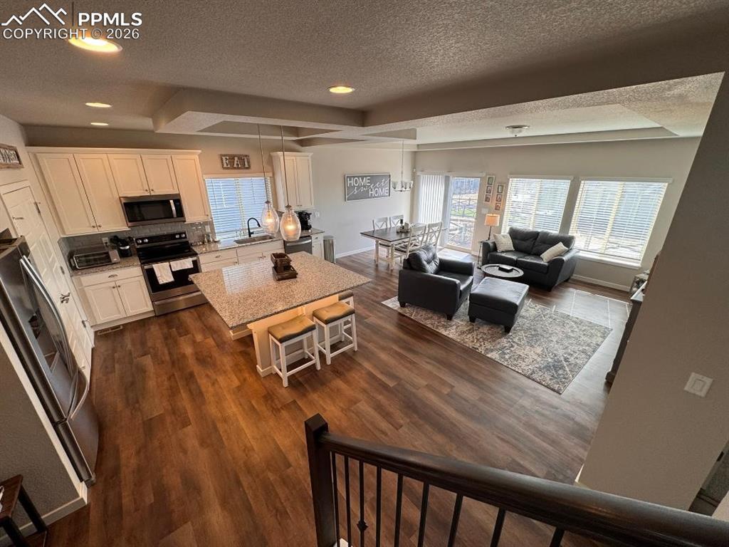 Image 5 of 42: Kitchen