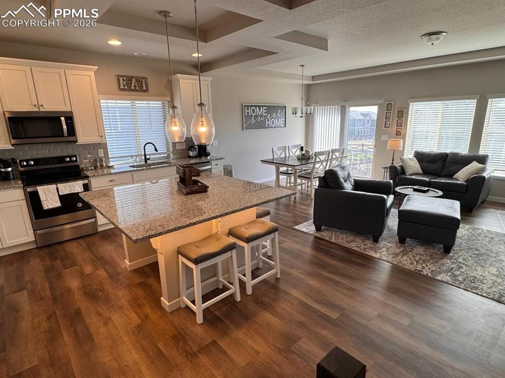 Image 7 of 42: Kitchen