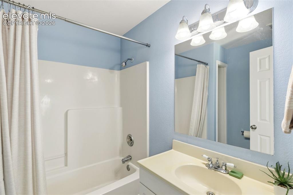 Image 16 of 24: Full bath