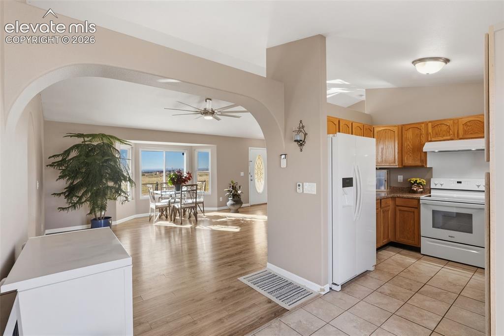 Image 8 of 24: Kitchen